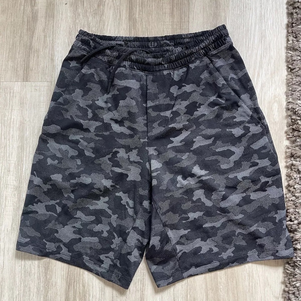 lululemon pace breaker camo 9” inseam lathletic shorts size mens small